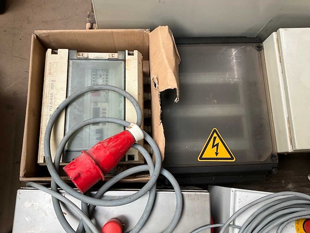 Partij hoofdschakelkasten - afbeelding 11 van  13