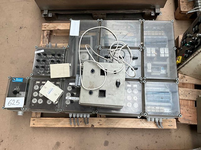 Partij hoofdschakelkasten - afbeelding 3 van  21