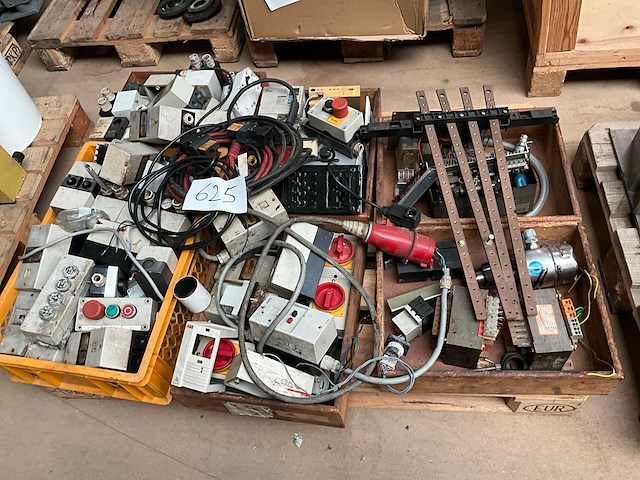 Partij hoofdschakelkasten - afbeelding 13 van  21