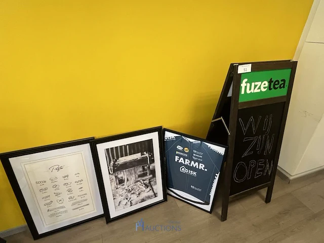 Partij horeca- en reclamemateriaal - afbeelding 1 van  12