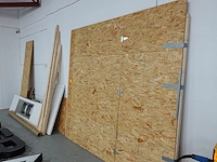 Partij hout en wastafel