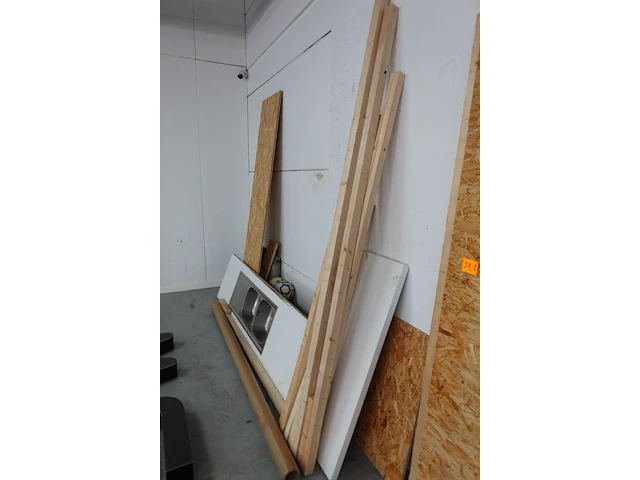 Partij hout en wastafel - afbeelding 3 van  6