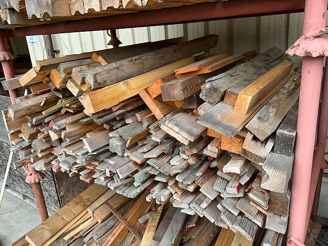 Partij hout in 7 stapelbokken - afbeelding 2 van  11