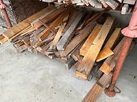 Partij hout in 7 stapelbokken - afbeelding 3 van  11