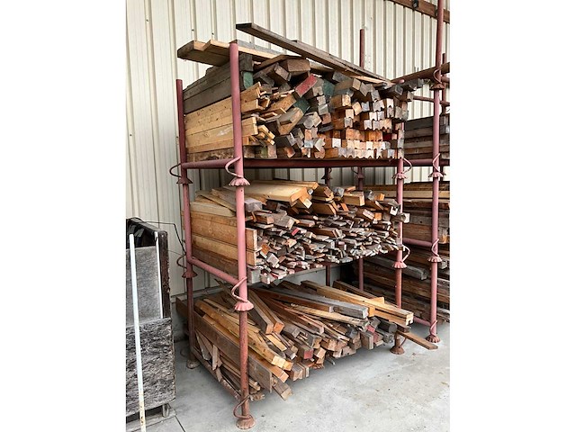 Partij hout in 7 stapelbokken - afbeelding 5 van  11