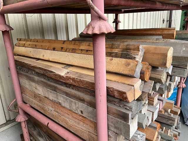 Partij hout in 7 stapelbokken - afbeelding 6 van  11