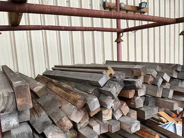 Partij hout in 7 stapelbokken - afbeelding 9 van  11