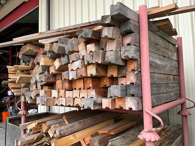 Partij hout in 7 stapelbokken - afbeelding 10 van  11