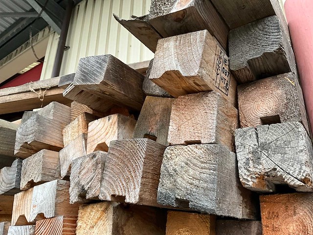 Partij hout in 7 stapelbokken - afbeelding 11 van  11