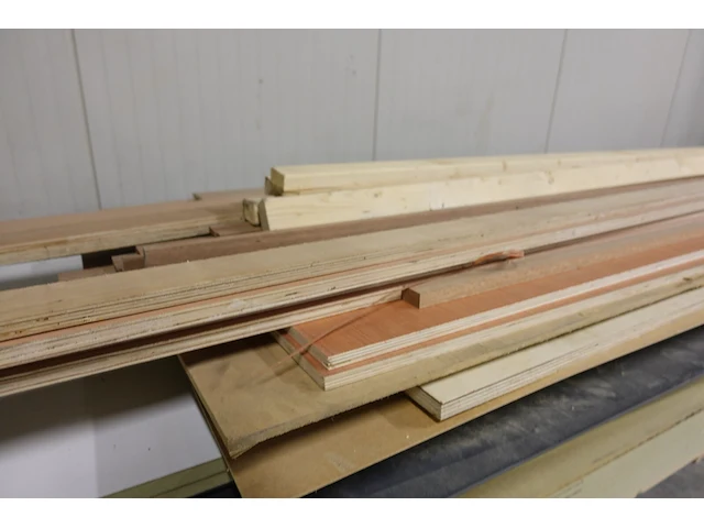 Partij hout, mdf& aluminium - afbeelding 4 van  9