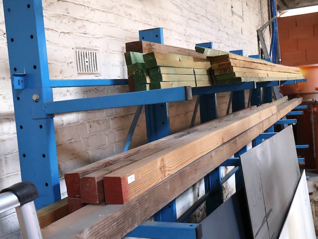 Partij hout - afbeelding 1 van  8