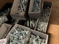 Partij houtbouten en houtschroeven - afbeelding 4 van  7
