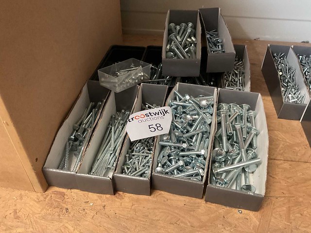 Partij houtbouten en houtschroeven - afbeelding 7 van  7