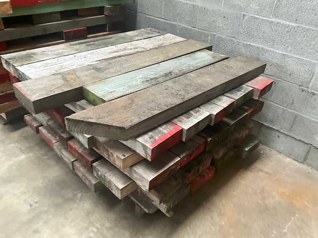 Partij houten balken (115x) - afbeelding 2 van  10