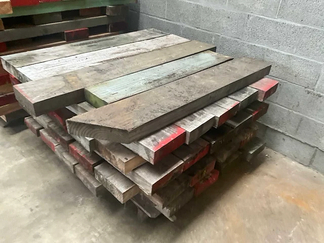 Partij houten balken (115x) - afbeelding 1 van  10