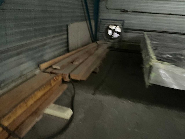 Partij houten balken en bouwhout - afbeelding 4 van  4