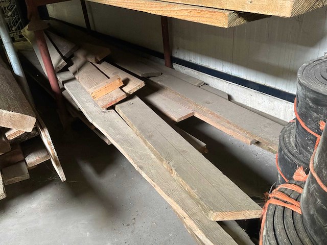 Partij houten balken en planken - afbeelding 5 van  24