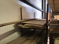Partij houten balken en planken - afbeelding 13 van  24