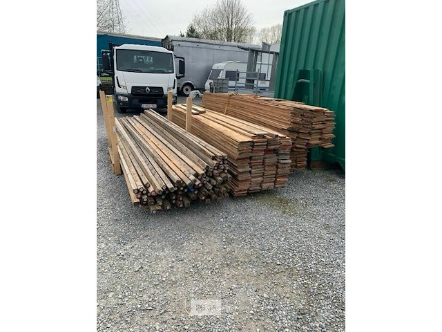 Partij houten balken en planken - afbeelding 1 van  5