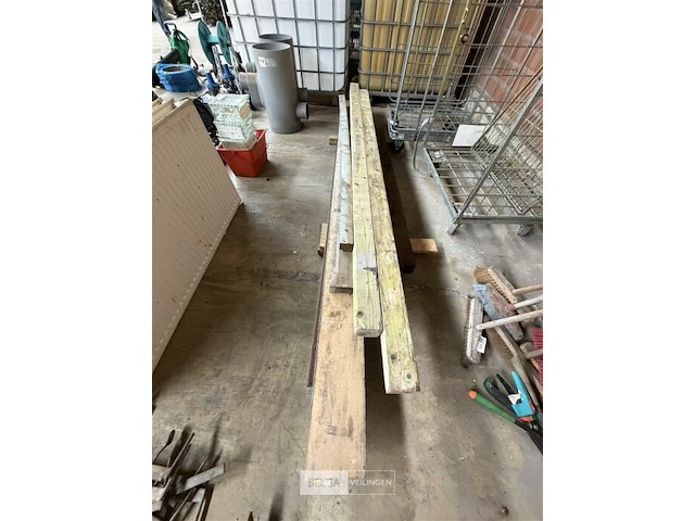 Partij houten balken en planken - afbeelding 1 van  3