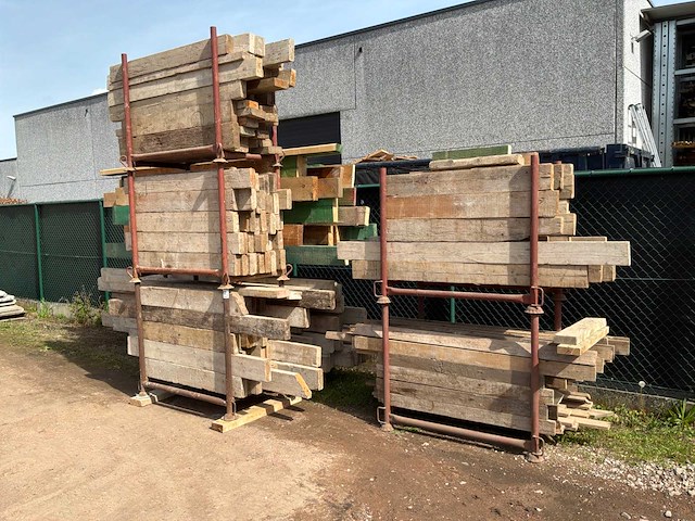 Partij houten balken en planken - afbeelding 1 van  6