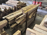 Partij houten balken en planken - afbeelding 2 van  13