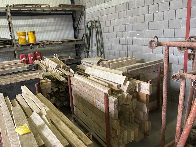 Partij houten balken en planken - afbeelding 7 van  13