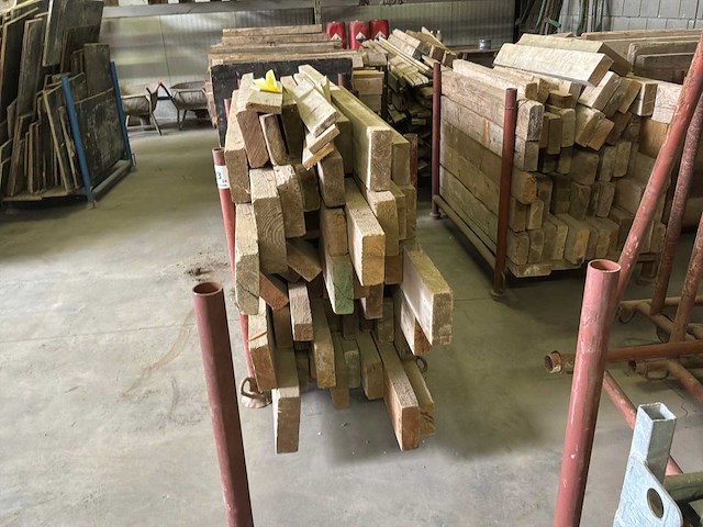 Partij houten balken en planken - afbeelding 8 van  13