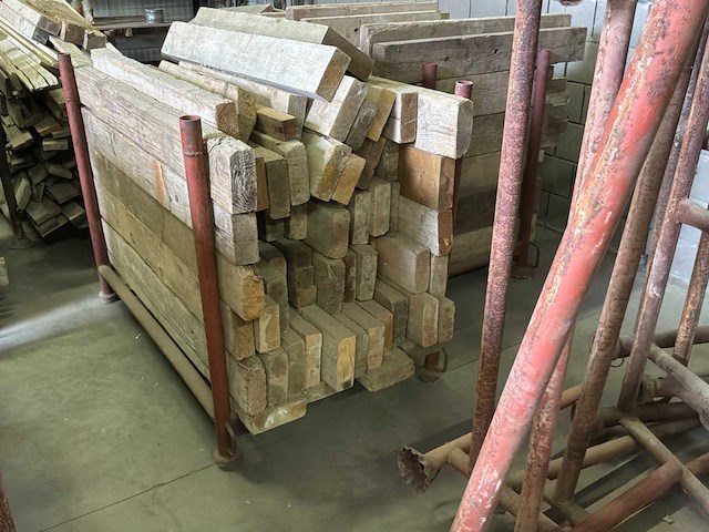 Partij houten balken en planken - afbeelding 9 van  13