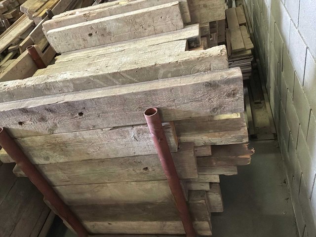 Partij houten balken en planken - afbeelding 12 van  13