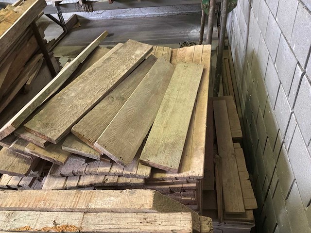 Partij houten balken en planken - afbeelding 13 van  13