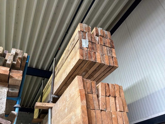 Partij houten balken en planken - afbeelding 14 van  16