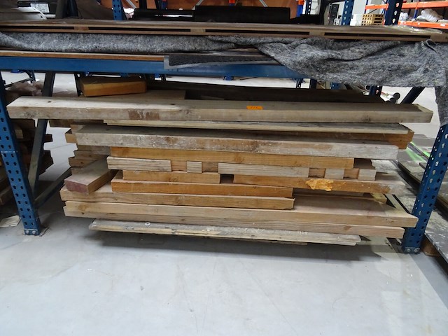 Partij houten balken + rest - afbeelding 2 van  6