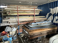 Partij houten balken - afbeelding 1 van  18
