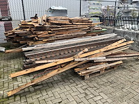 Partij houten balken - afbeelding 1 van  8