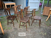 Partij houten caféstoelen
