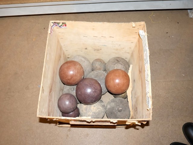 Partij houten decoratieve ballen - afbeelding 1 van  3