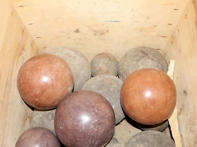 Partij houten decoratieve ballen - afbeelding 2 van  3