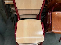 Partij houten kinderstoelen stapelbaar - afbeelding 2 van  3