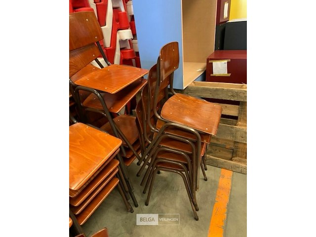 Partij houten kinderstoelen stapelbaar - afbeelding 3 van  3