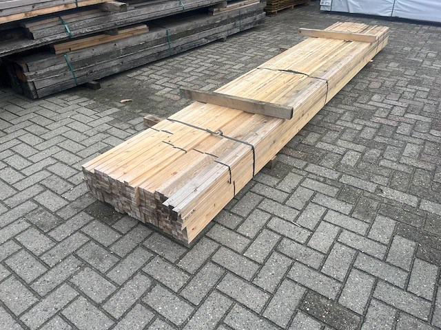 Partij houten latten 4200x175x23mm 210 stuks - afbeelding 1 van  1