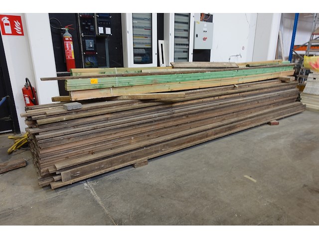 Partij houten latten - afbeelding 1 van  4