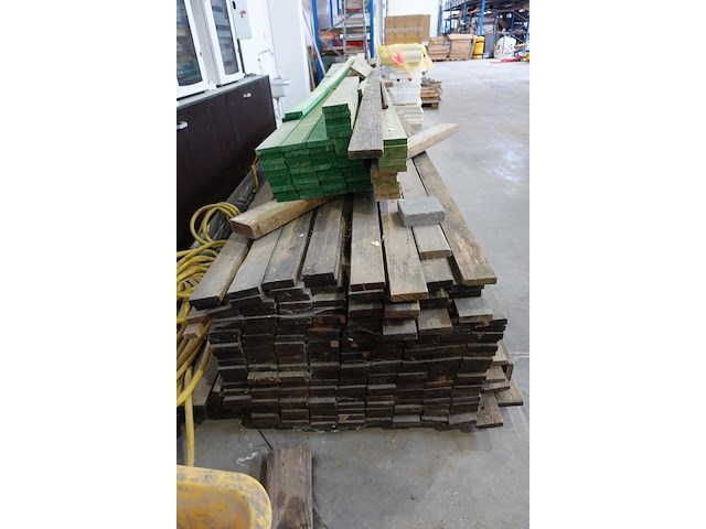 Partij houten latten - afbeelding 2 van  4