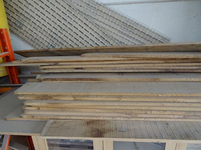 Partij houten latten - afbeelding 2 van  3