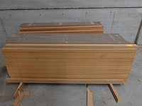 Partij houten latten