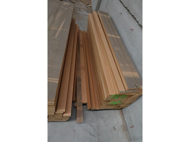 Partij houten latten - afbeelding 5 van  5