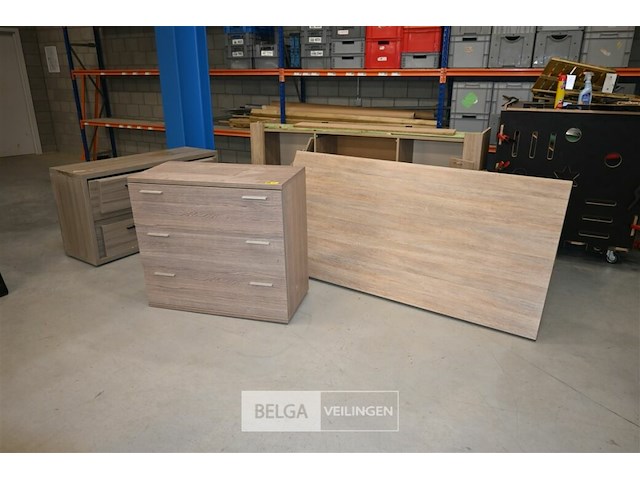 Partij houten meubilair - afbeelding 1 van  8