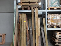 Partij houten omheining