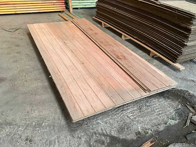 Partij houten oversteek/gootbekleding (6x) - afbeelding 1 van  2