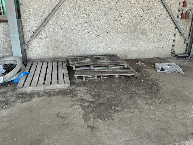 Partij houten palletten en balken - afbeelding 3 van  12